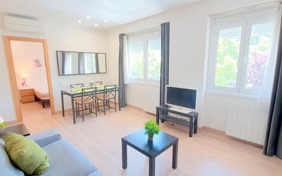 Living room of Flat to rent in  Barcelona Capital  with Air Conditioner, Heating and Parquet flooring