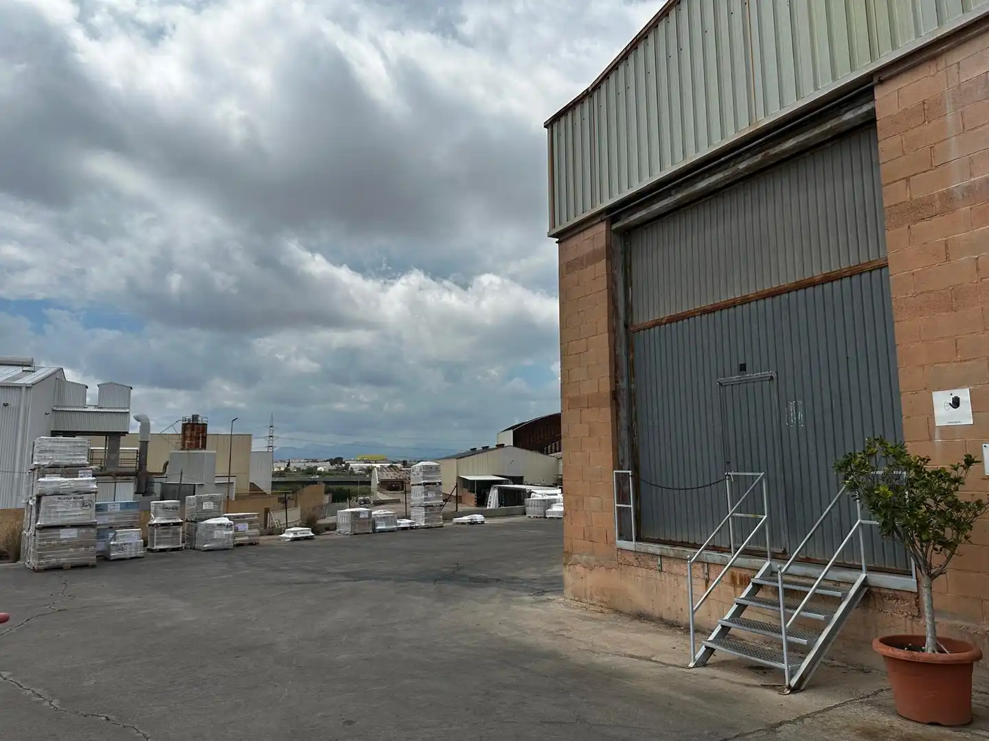 Vista exterior de Nau industrial de lloguer en Almazora / Almassora