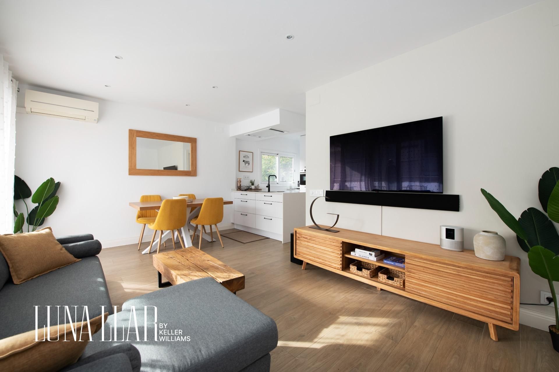 Living room of Flat for sale in Castelldefels  with Private garden, Parquet flooring and Terrace