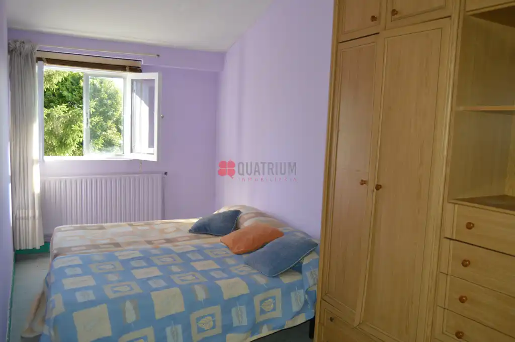 Habitación de Casa adosada en venta en Santiago de Compostela  con Calefacción y Jardín privado