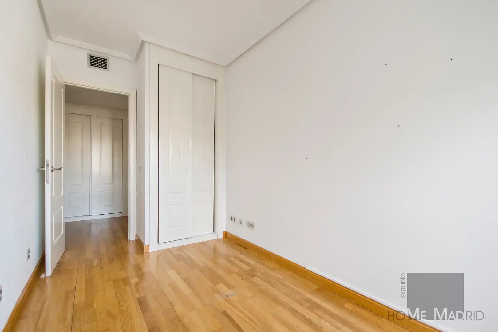 Bedroom of Flat for sale in Madrid  with Air Conditioner, Heating and Storage room