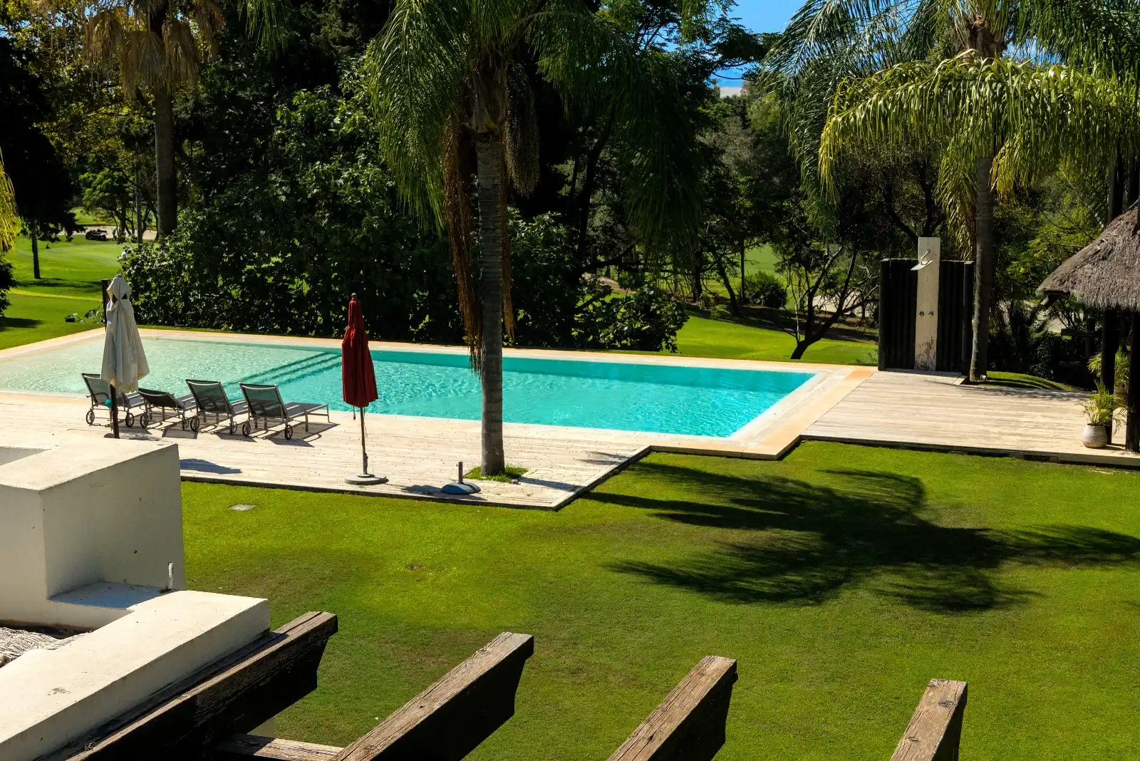 Piscina de Casa o xalet en venda en Marbella amb Aire condicionat, Jardí privat i Parquet