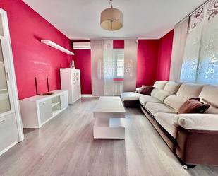 Living room of Single-family semi-detached for sale in Valdepeñas  with Air Conditioner, Heating and Private garden