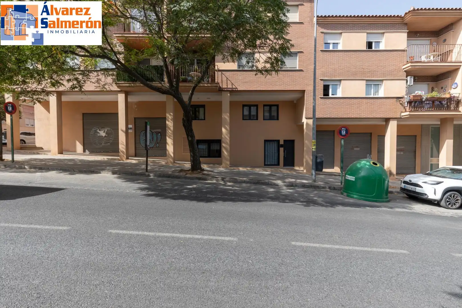 Vista exterior de Pis en venda en Granada amb Aire condicionat i Calefacció