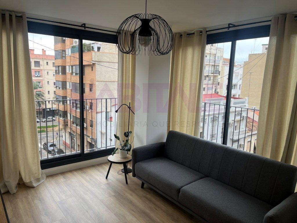 Sala de estar de Piso de alquiler en  Valencia Capital con Aire acondicionado, Amueblado y Horno