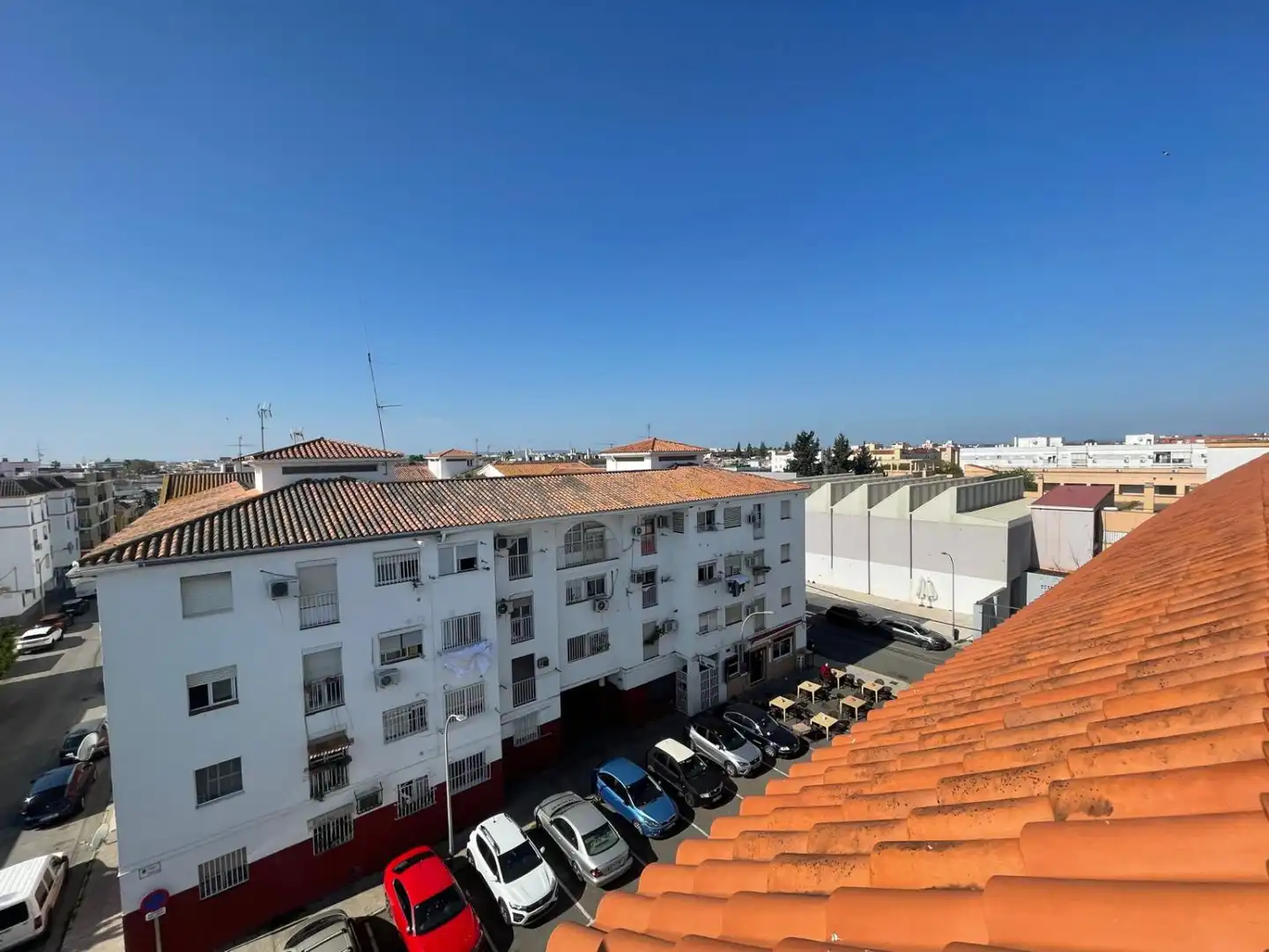 Vista exterior de Pis en venda en La Rinconada amb Aire condicionat i Terrassa