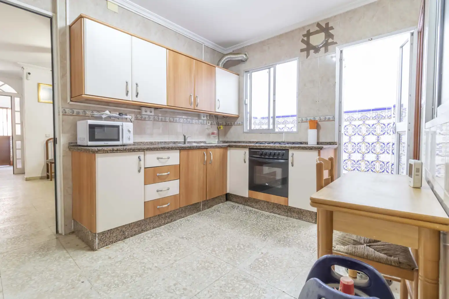 Küche von Einfamilien-Reihenhaus zum Verkauf in Sevilla mit Terrasse, Abstellraum und Balkon