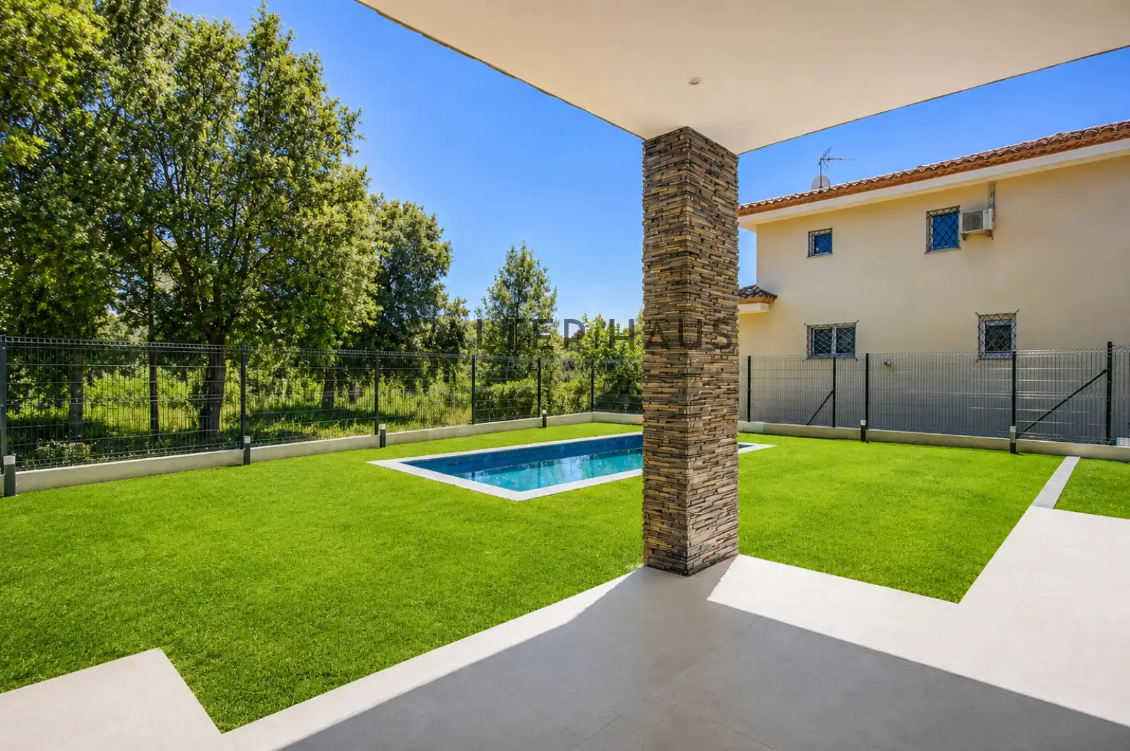 Casa amb terrassa en venda a Carrer del Daró, imagen 5