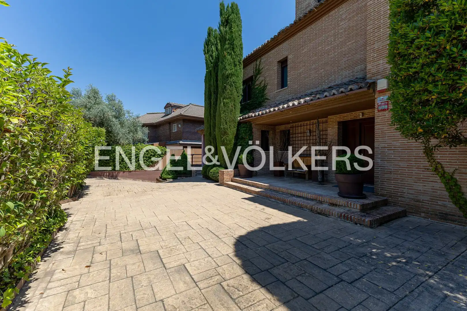 Vista exterior de Casa o xalet en venda en Majadahonda amb Calefacció, Jardí privat i Terrassa