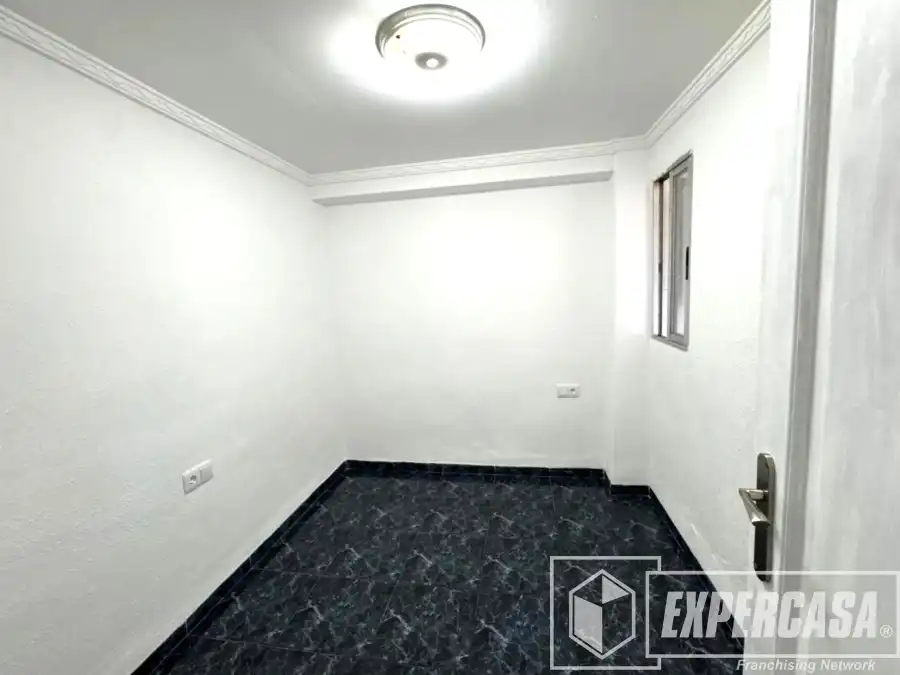 Flat for sale in Xirivella  with Air Conditioner and Heating