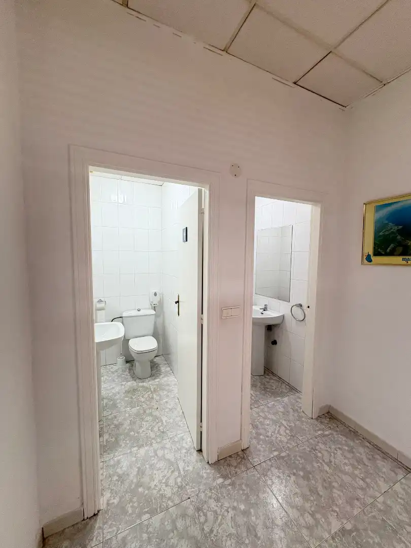 Bany de Local en venda en Los Alcázares amb Aire condicionat i Moblat