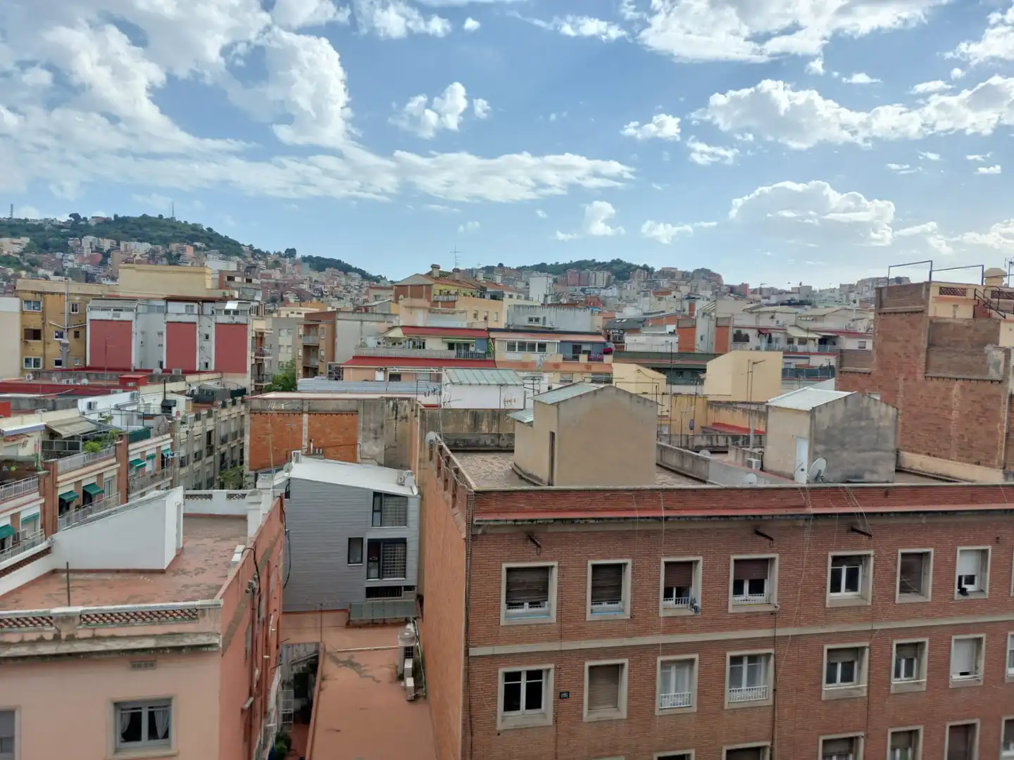 Vista exterior de Piso en venta en Barcelona con Calefacción