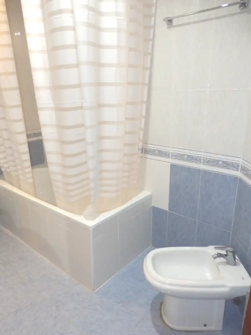 Baño de Piso de alquiler en Valencia con Aire acondicionado, Amueblado y Horno
