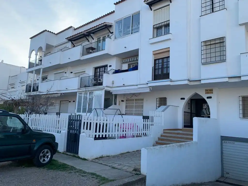 Vista exterior de Piso en venta en Empuriabrava con Balcón