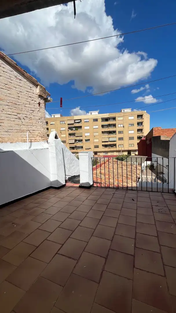 Casa amb terrassa en venda a Calle DE LA CREU