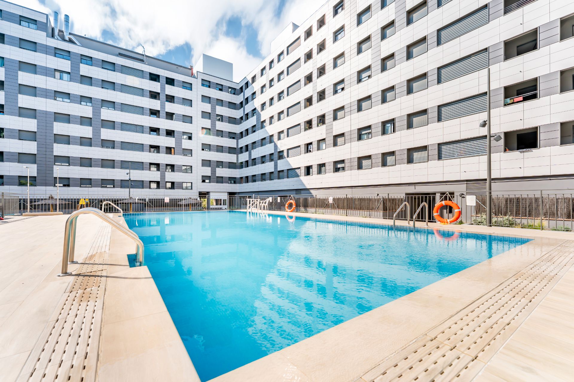 Piscina de Piso en venta en  Madrid Capital con Terraza, Trastero y Piscina comunitaria