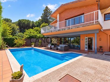 Casa con piscina en venta en Caldes de Montbui