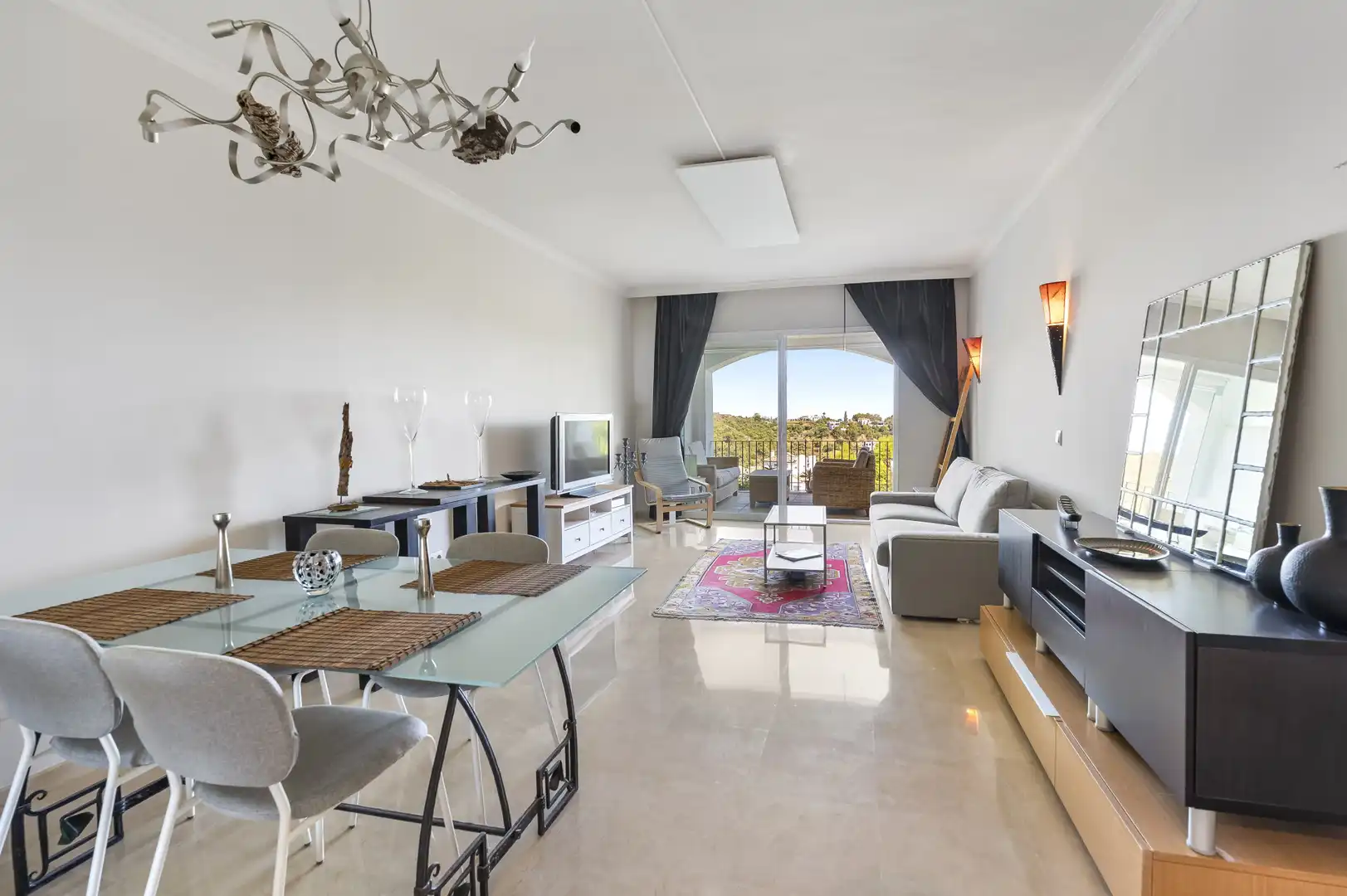 Living room of Apartments for sale in Benahavís  with Air Conditioner, Terrace and Storage room