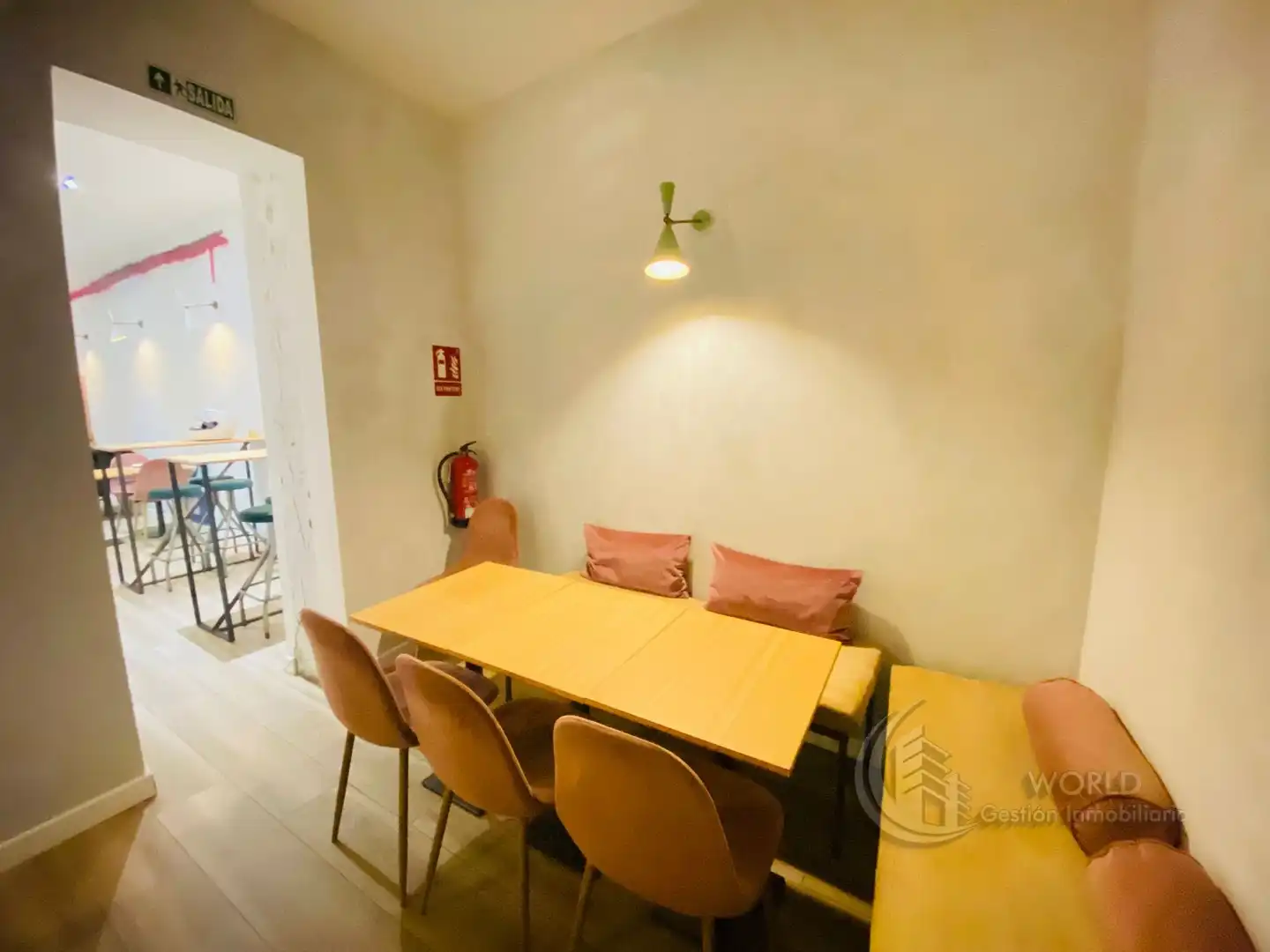 Comedor de Local en traspaso en Madrid con Aire acondicionado, Calefacción y Amueblado