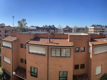 Piso con balcón en venta en Calle de López de Aranda 10