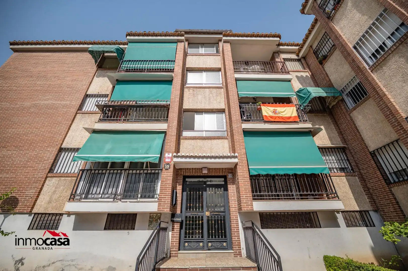 Vista exterior de Piso en venta en Granada con Aire acondicionado, Calefacción y Terraza