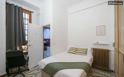 Bedroom of Flat to share in  Valencia Capital  with Air Conditioner and Terrace