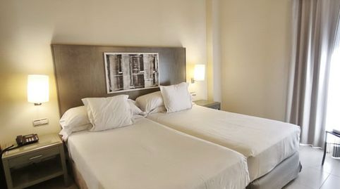INVERSIÓN HOTELERA PREMIUM EN COSTA DE LA LUZ: RENTABILIDAD GARANTIZADA Y DISFRUTE EXCLUSIVO