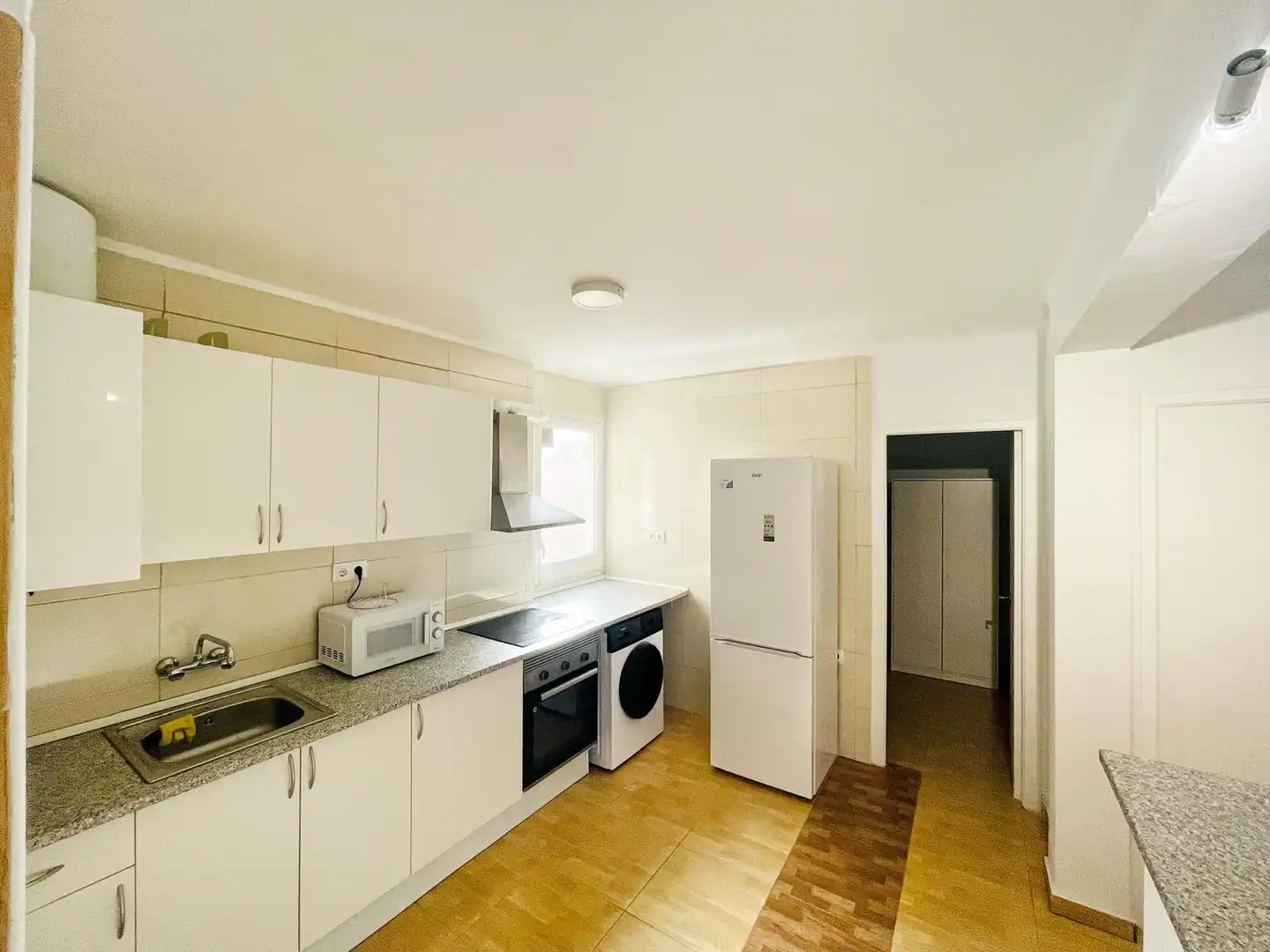 Cocina de Piso para compartir en Manresa con Amueblado, Horno y Lavadora
