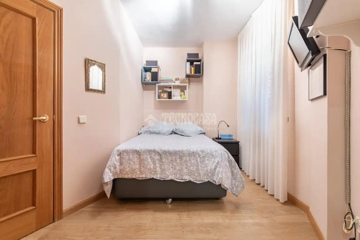 Bedroom of Flat for sale in Madrid  with Air Conditioner, Heating and Parquet flooring