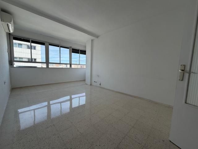 Exterior view of Flat to rent in  Sevilla Capital  with Air Conditioner and Terrace