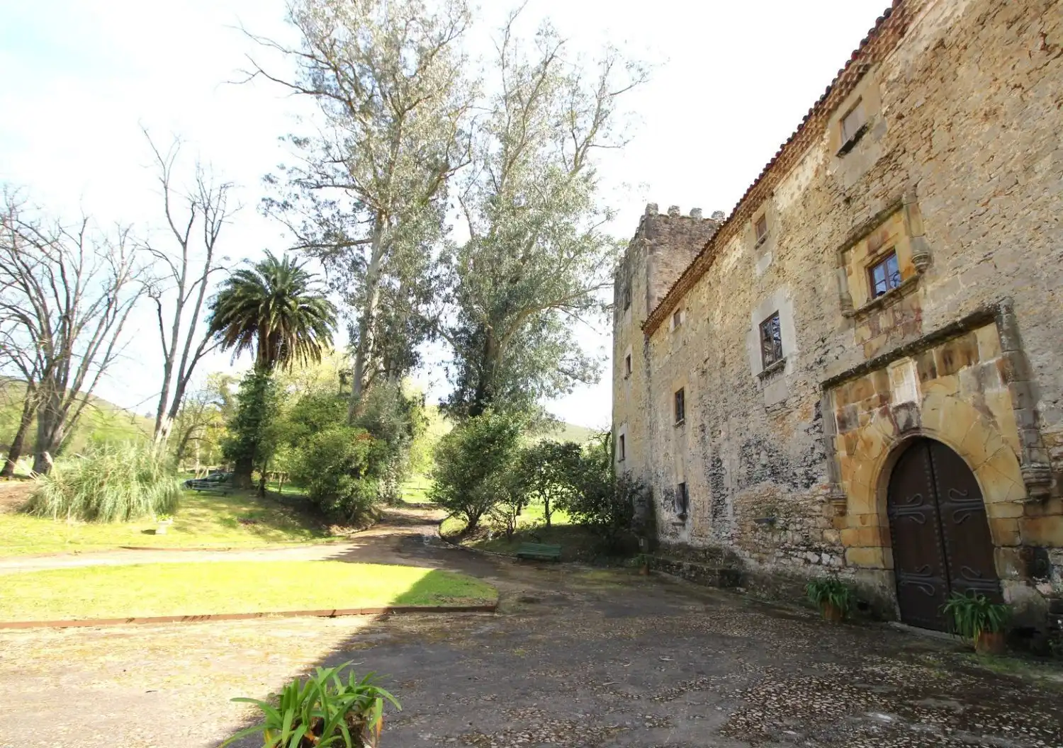 Vista exterior de Casa o xalet en venda en Salas amb Calefacció, Jardí privat i Parquet