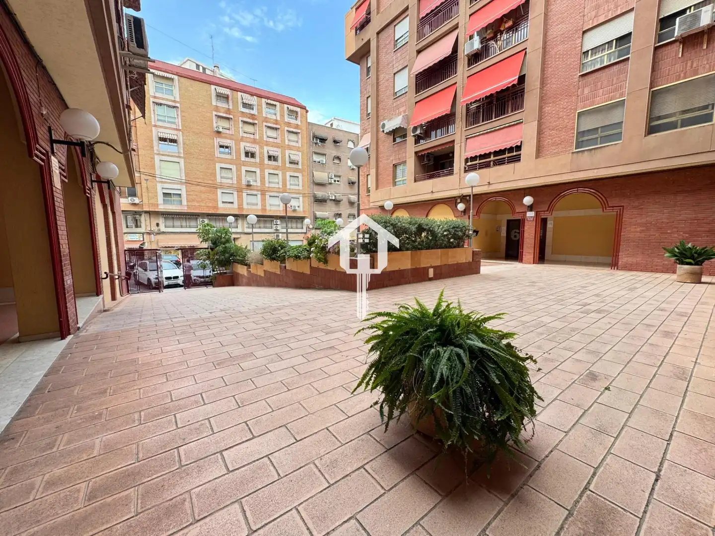 Vista exterior de Planta baixa en venda en Alicante / Alacant amb Jardí privat, Terrassa i Moblat