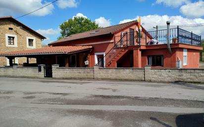 Vista exterior de Casa o xalet en venda en Santa María de Cayón amb Terrassa