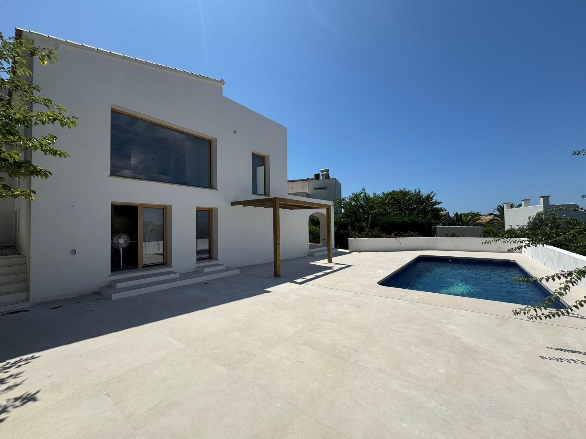 Vista exterior de Casa o xalet en venda en Jávea / Xàbia amb Aire condicionat, Calefacció i Jardí privat