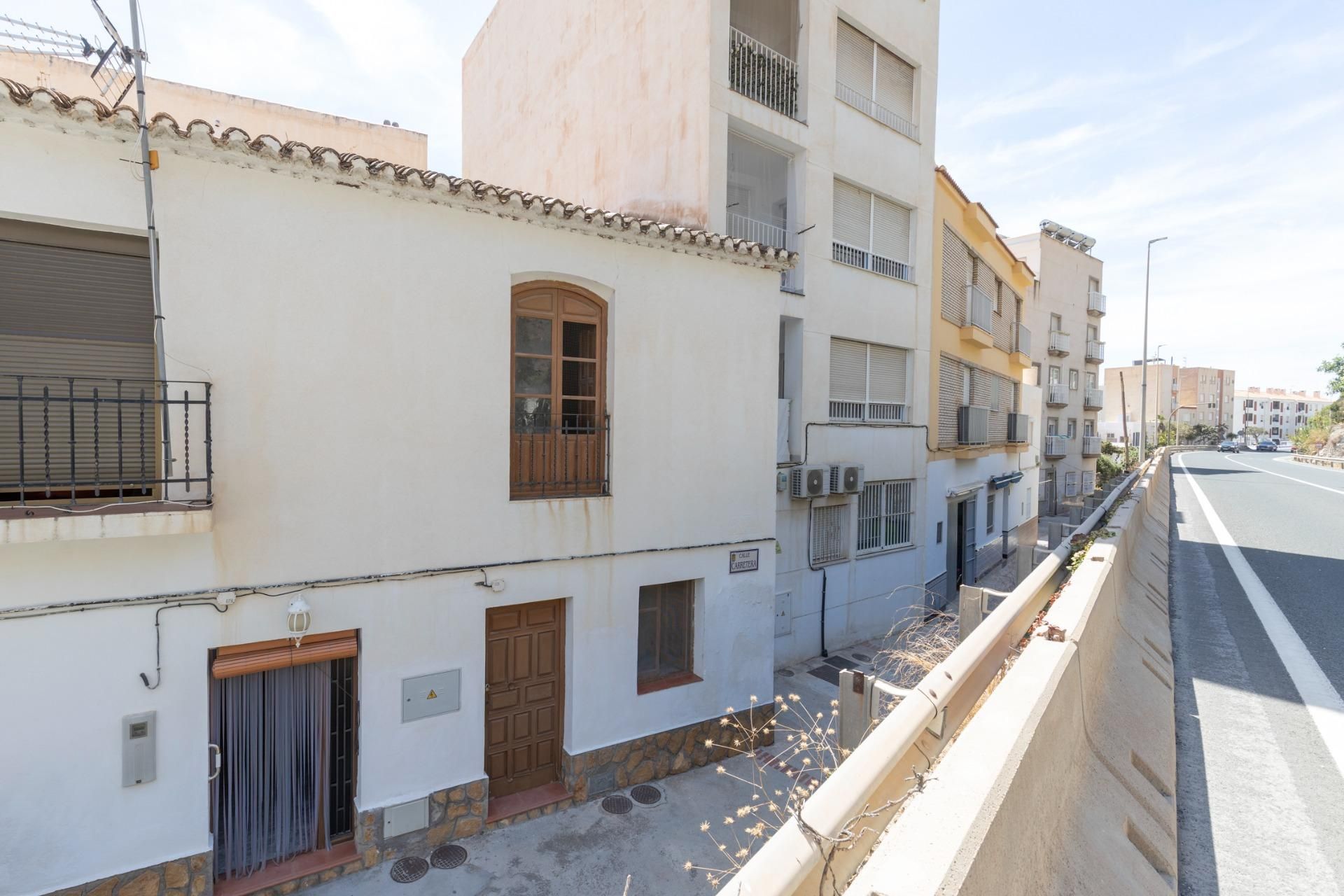 Casa adosada en venda a Calle La Mamola, 1, La Mamola
