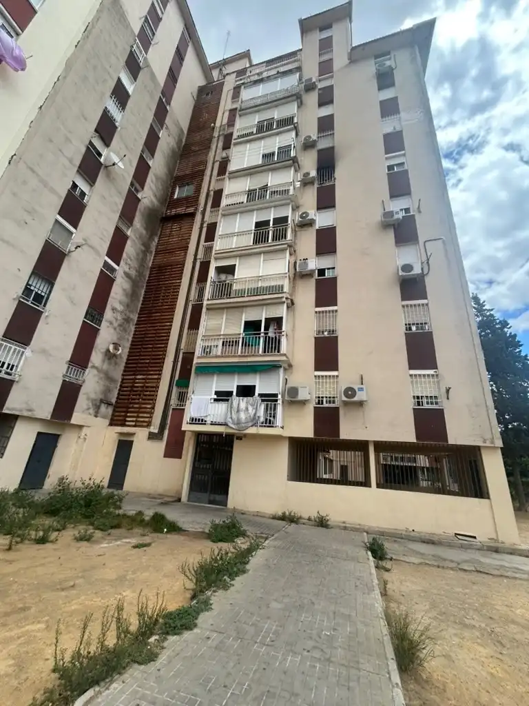 Vista exterior de Pis en venda en Sevilla amb Jardí privat, Moblat i Balcó