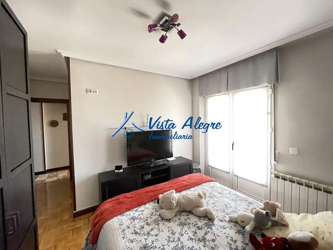Sala de estar de Piso en venta en Haro con Calefacción, Parquet y Terraza