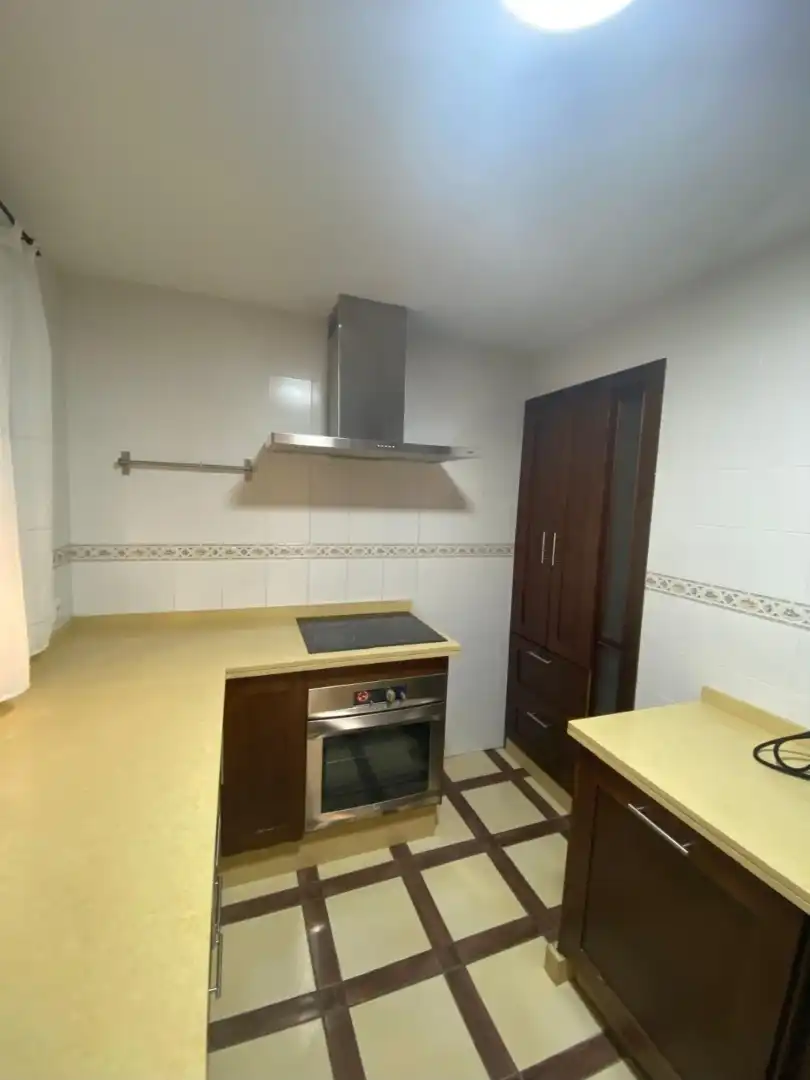 Cocina de Dúplex de alquiler en Dos Hermanas con Aire acondicionado, Parquet y Terraza