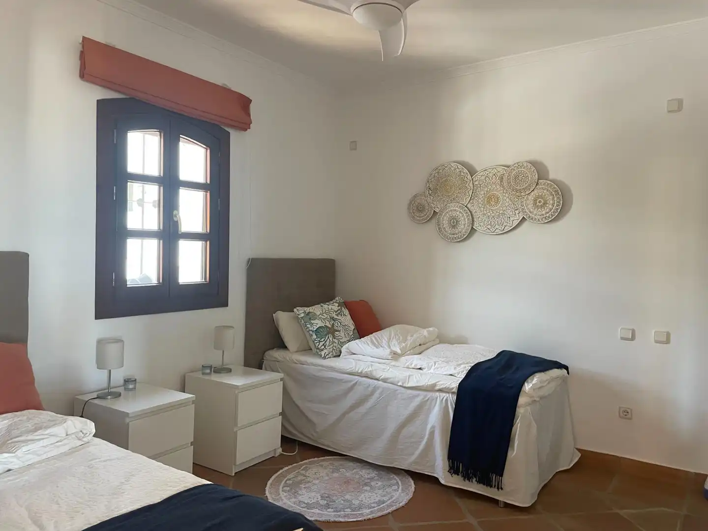 Habitación de Casa adosada en venta en Benahavís con Aire acondicionado, Jardín privado y Terraza