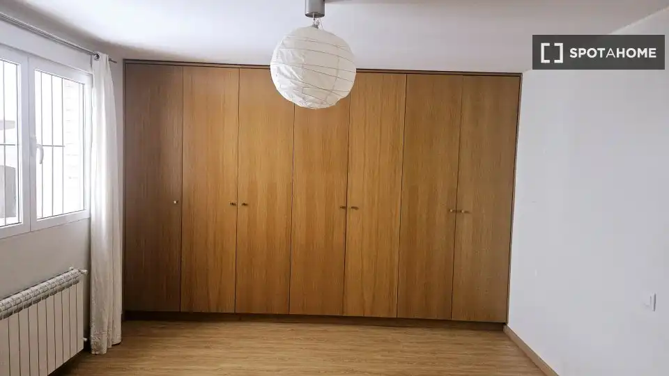 Dormitori de Apartament per a compartir en Murcia amb Aire condicionat, Terrassa i Moblat