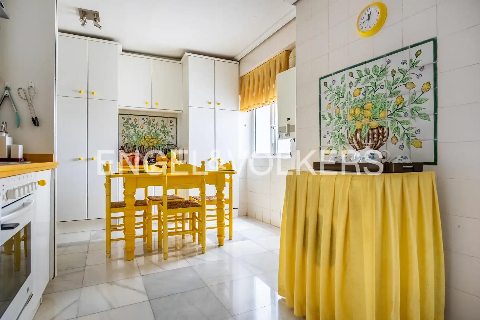 Kitchen of Flat for sale in Sevilla  with Heating, Private garden and Terrace