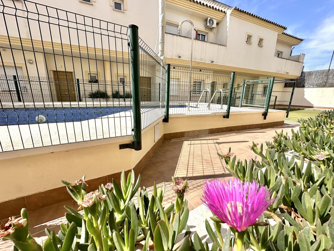 Swimming pool of Flat for sale in Fuente de Piedra  with Air Conditioner, Terrace and Storage room