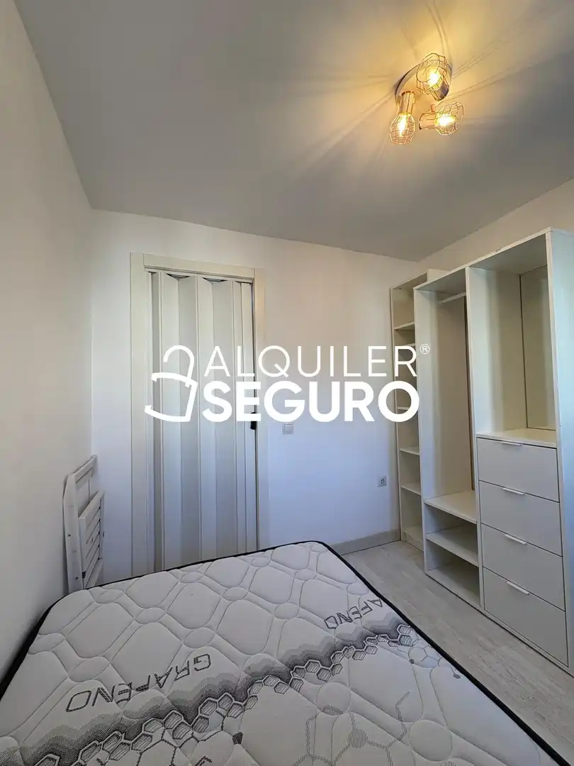 Bedroom of Flat for rent in Madrid  with Air Conditioner, Heating and Furnished
