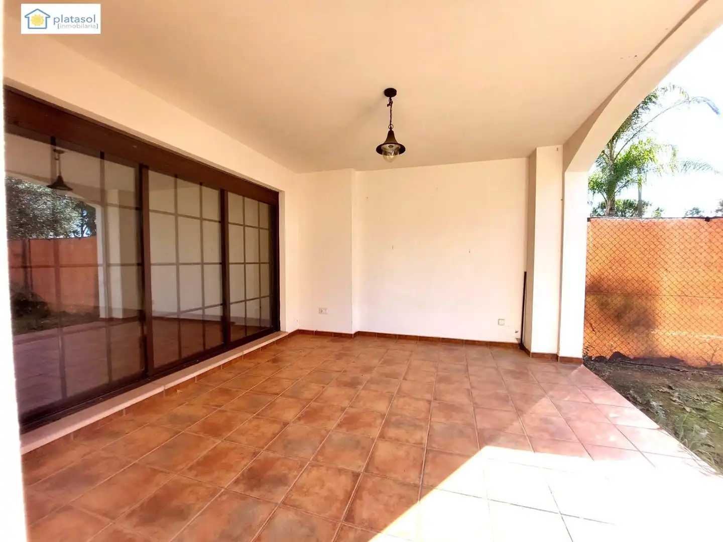 Casa adosada en venda en Guillena amb Aire condicionat, Calefacció i Jardí privat