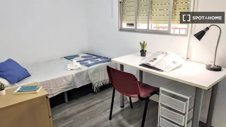 Habitación de Piso de alquiler en Burjassot con Aire acondicionado, Calefacción y Amueblado
