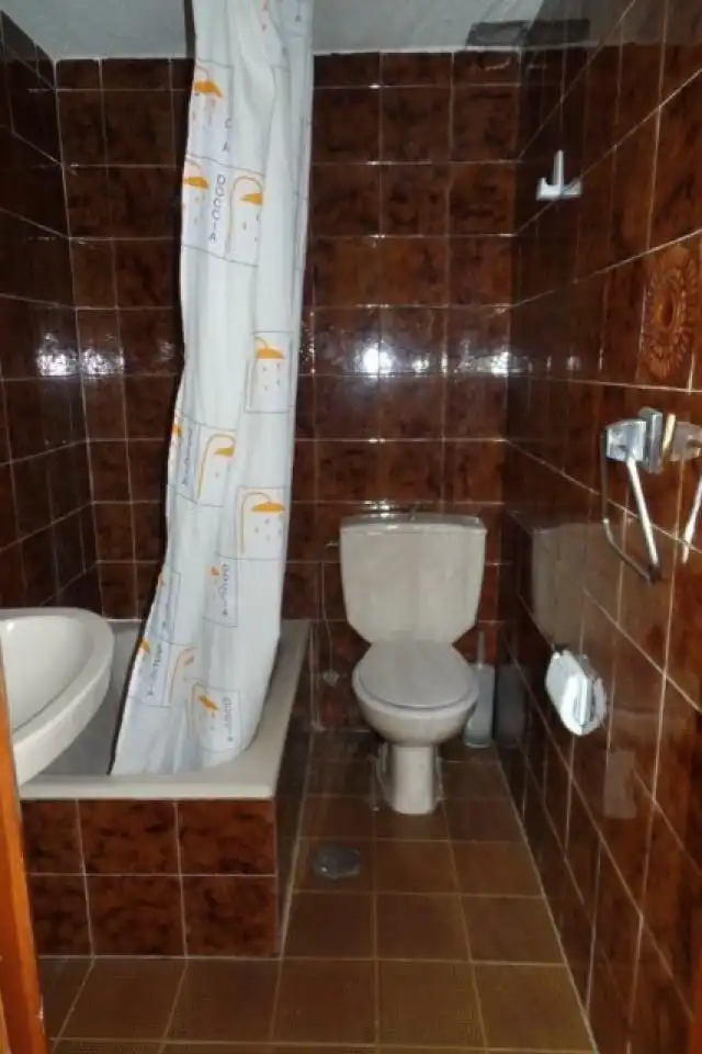 Bany de Local en venda en Garrafe de Torío amb Terrassa