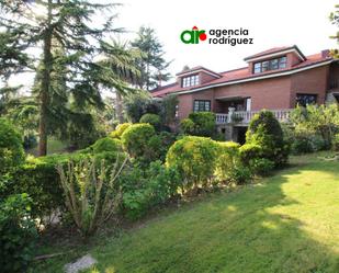 Jardí de Casa o xalet en venda en Oviedo 