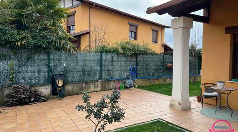 Foto 2 de Casa adosada en venda a Sariegos, León