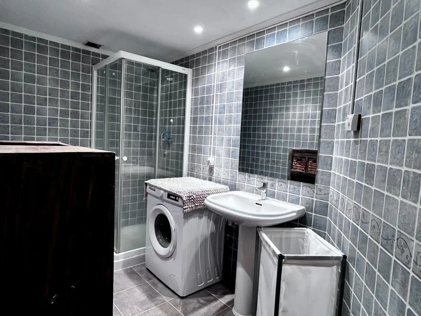 Bathroom of Detached homes for share in Villanueva de la Cañada  with Air Conditioner, Heating and Private garden