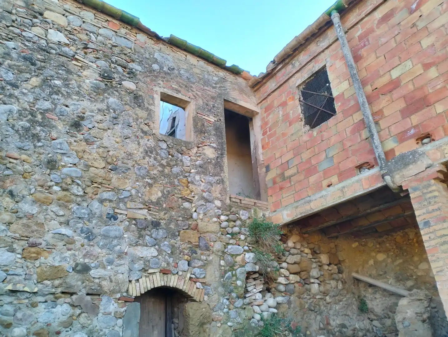 Vista exterior de Casa adosada en venta en Bàscara con Jardín privado, Terraza y Balcón